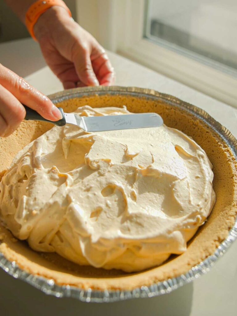 spreading out filling for no bake pumpkin cheesecake 2